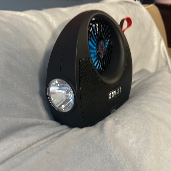 Portable Solar powered rechargeable multipurpose fan, flashing, speaker new - Picture 3 of 7